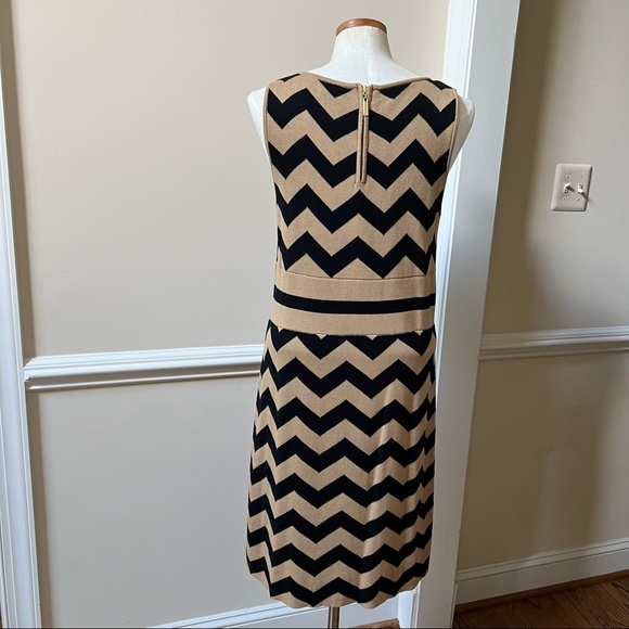 Adrienne Vittadini Zigzag knit pattern dress - Picture 2 of 4